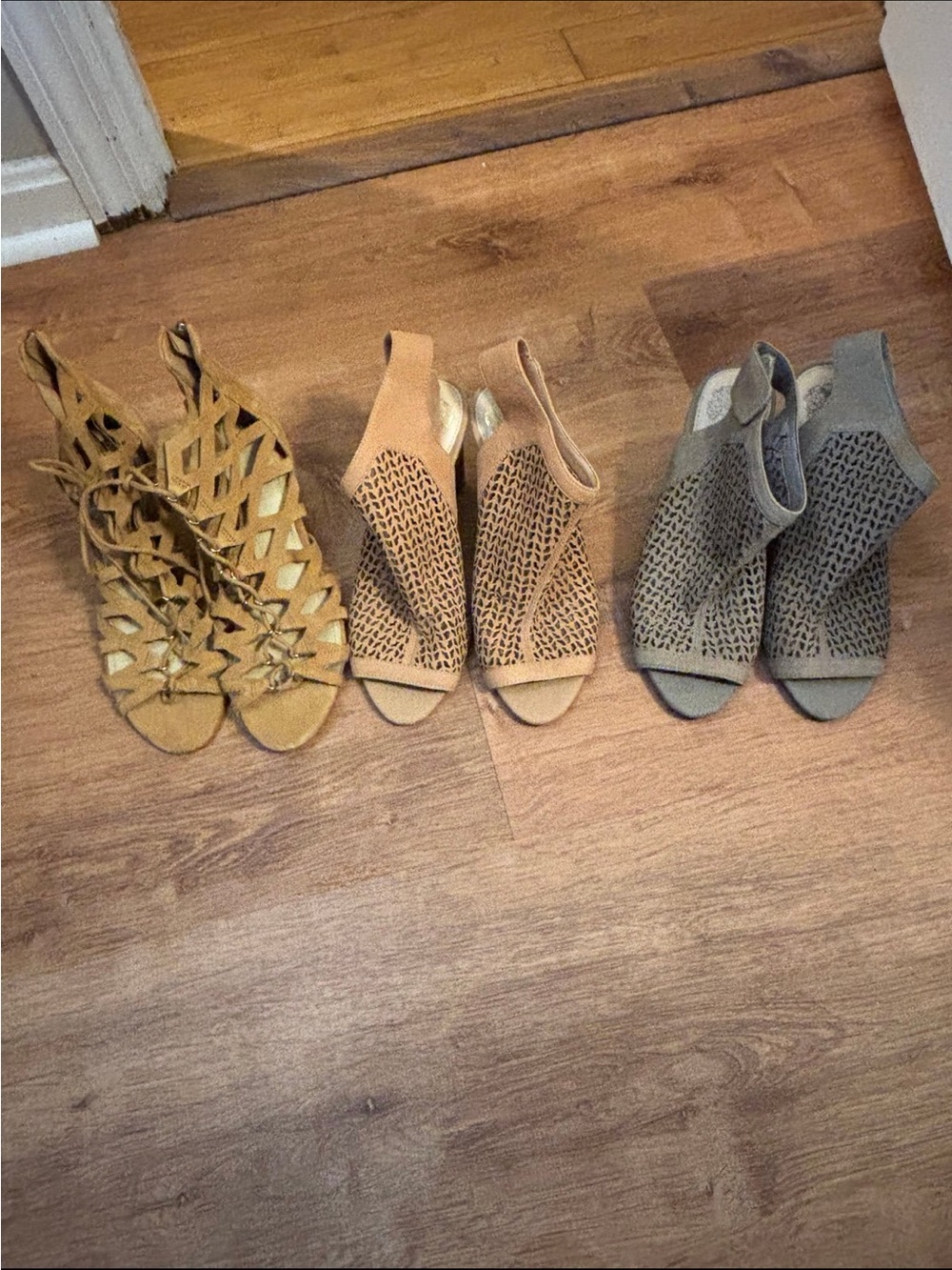 Women’s Open-Toe Cutout Peep-Toe Sandals in Tan and Olive - Unbranded